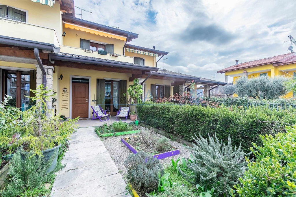 Villa a schiera a Peschiera del Garda, 6 locali, 3 bagni, 128 m²