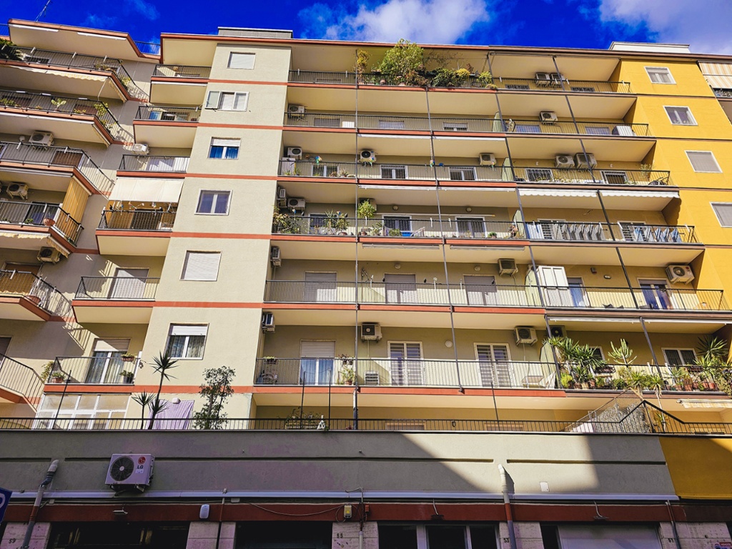 Quadrilocale a Bari, 2 bagni, 161 m², 1° piano, ascensore in vendita