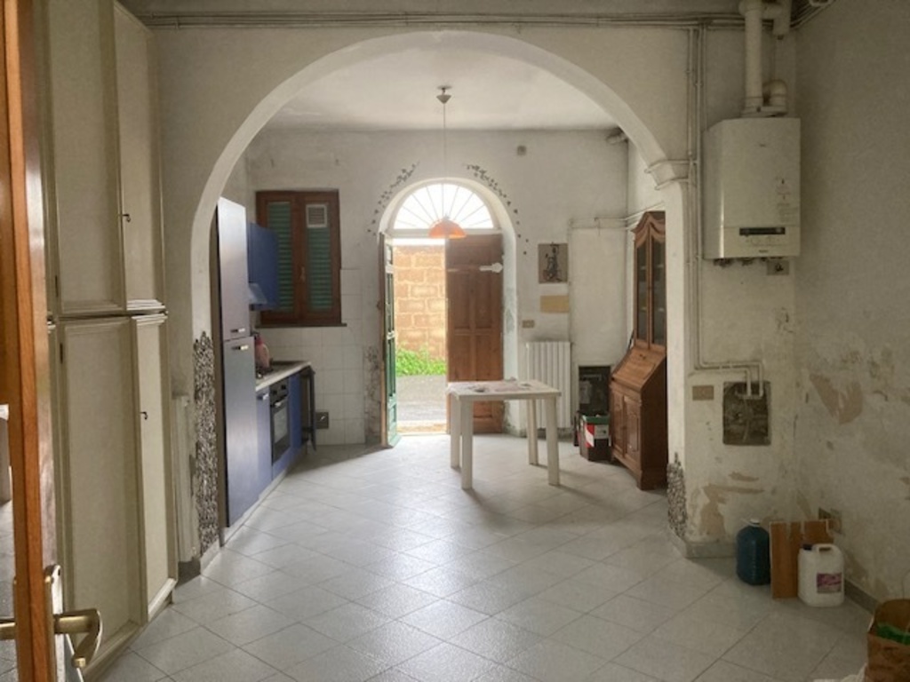 Bilocale a Livorno, 1 bagno, giardino privato, 50 m², da ristrutturare
