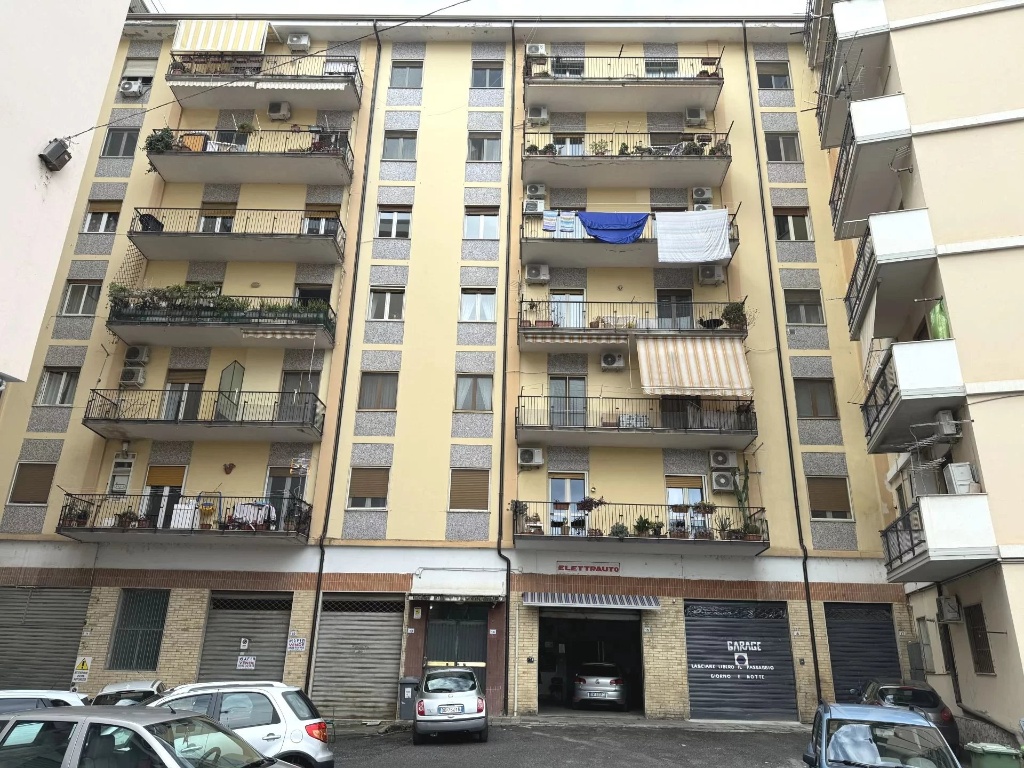 Quadrilocale in Corso Luigi Fera, Cosenza, 2° piano, ascensore