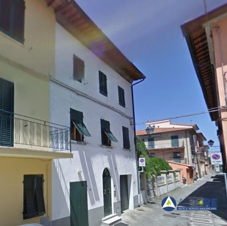 Appartamento in Loc. Montecalvoli Via Indipendenza, 6 locali, 2 bagni