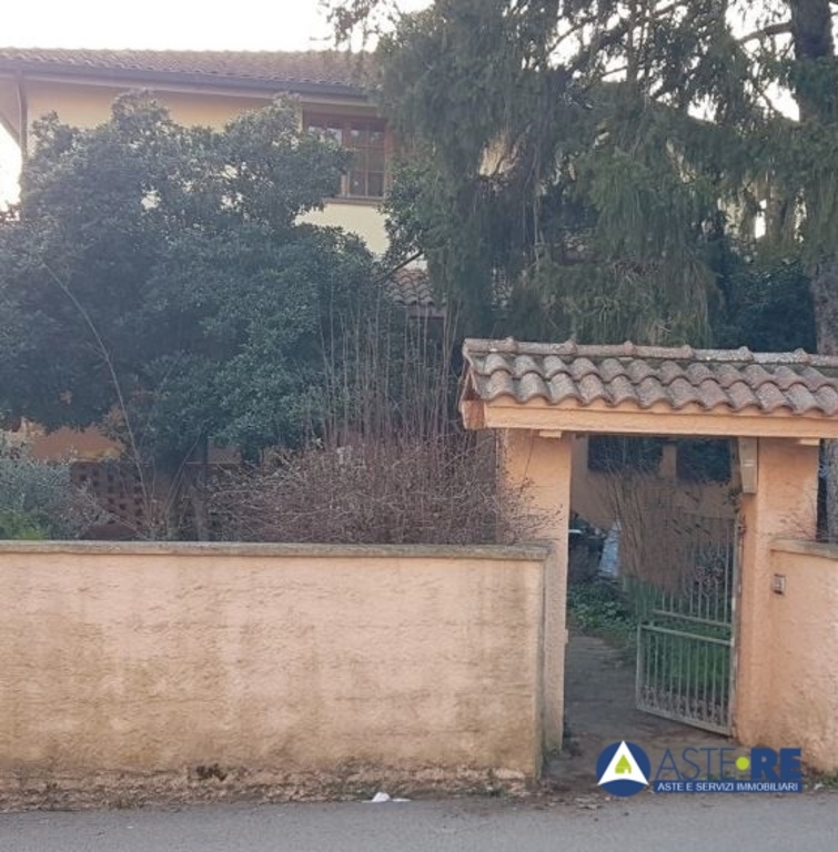 Casa indipendente in Loc. Montecalvoli Via Sottili, 8 locali, 2 bagni
