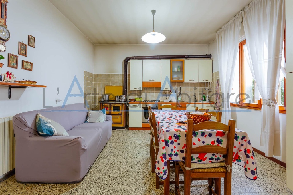 Appartamento bifamiliare a Campolongo Maggiore, 5 locali, 2 bagni