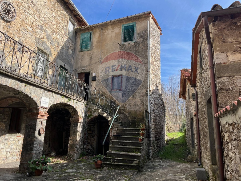 Casa semindipendente a Bagni di Lucca, 6 locali, 1 bagno, 77 m²