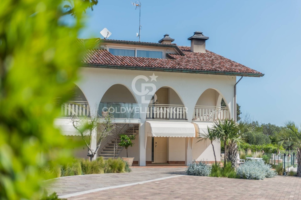 Villa singola in Via Panoramica, Rimini, 14 locali, 8 bagni, con box