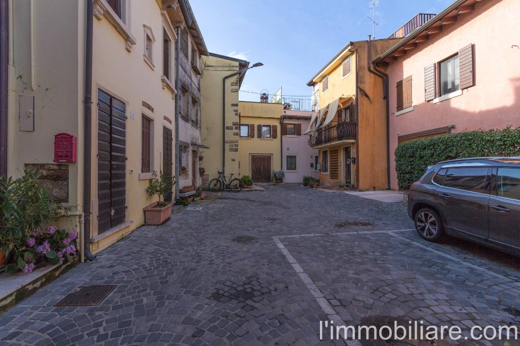 Bilocale in Via Villa, Verona, 1 bagno, giardino privato, 68 m²