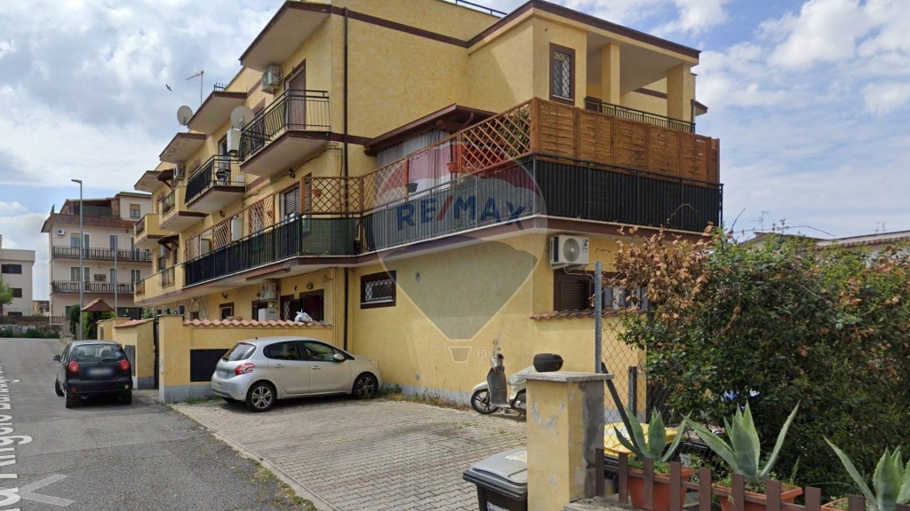 Bilocale in Via Angelo Barbagelata, Roma, 2 bagni, posto auto, 58 m²