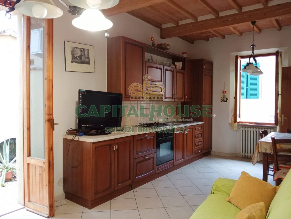 Casa indipendente a Castelfiorentino, 7 locali, 2 bagni, 210 m²