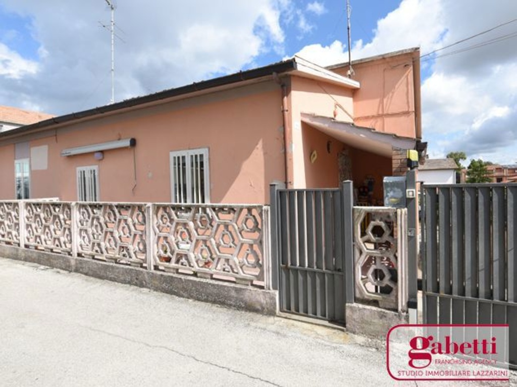 Villa in Via Capitano Ulivelli 10, Civita Castellana, 3 locali, 75 m²