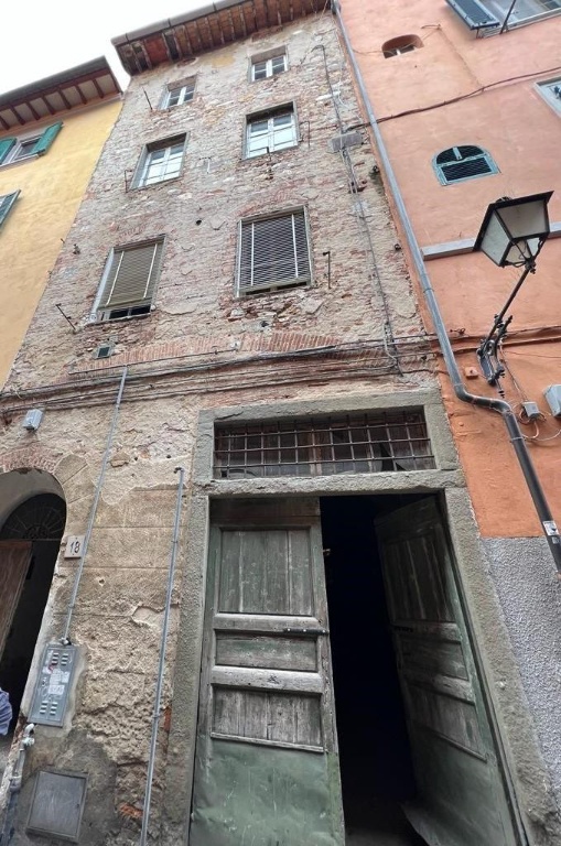 Palazzo a Pisa, 12 locali, 3 bagni, 250 m², piano rialzato in vendita