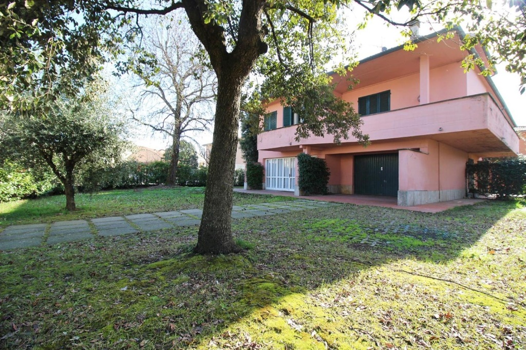Villa a Ponsacco, 9 locali, 3 bagni, giardino privato, 350 m², taverna