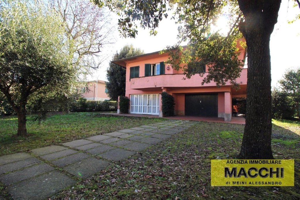 Villa a Ponsacco, 13 locali, 3 bagni, giardino privato, 350 m²