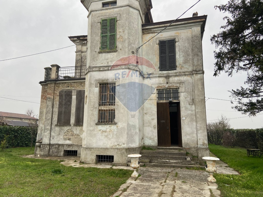 Villa in Chiaravalle della Colomba, Alseno, 8 locali, 2 bagni, 300 m²