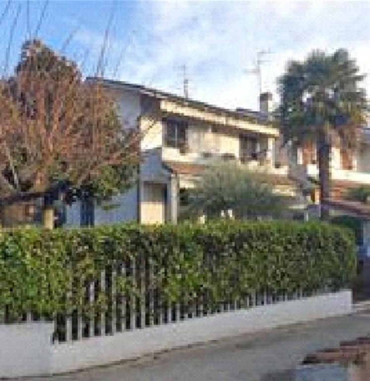 Villa a schiera in VIA ANTONIO GRAMSCI, Trezzano Rosa, 5 locali
