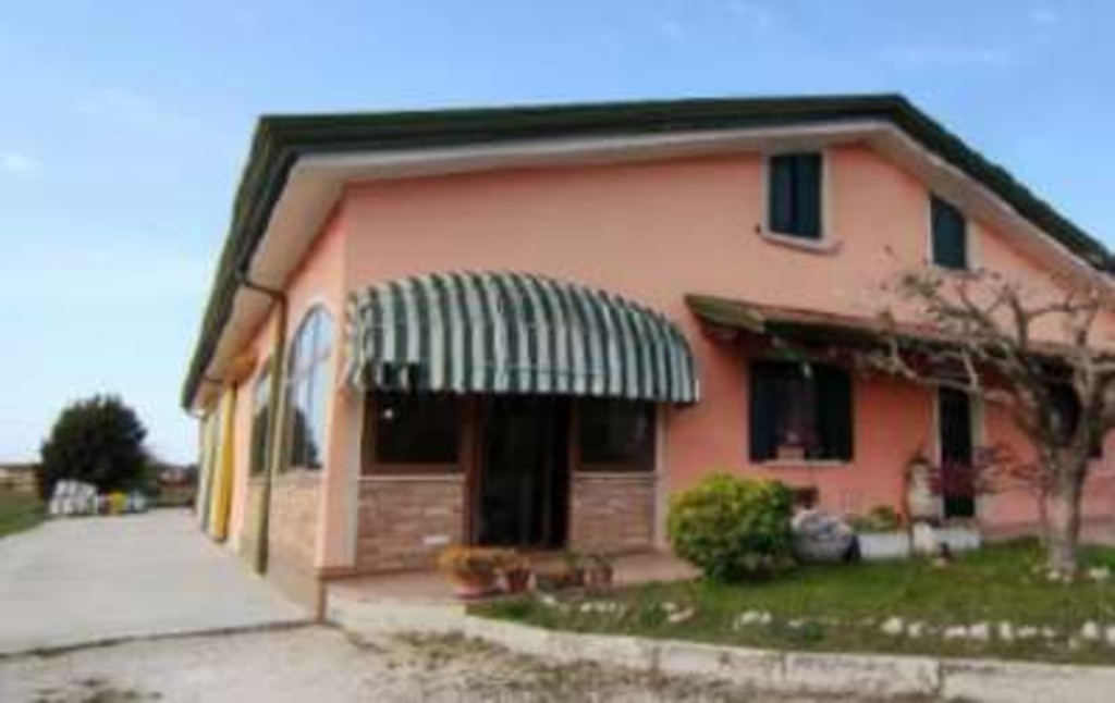 Casa indipendente in Via Rusti, Jesolo, 8 locali, 2 bagni, 215 m²