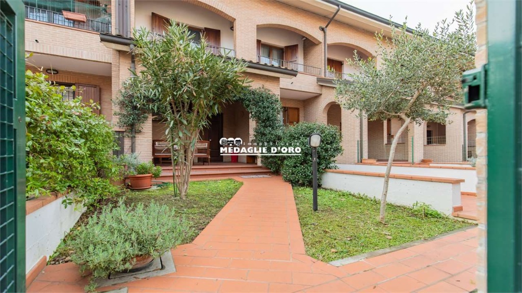 Villa a schiera in Via Rondelli, Modena, 6 locali, 3 bagni, garage