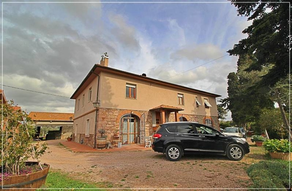 Casa indipendente a Castagneto Carducci, 18 locali, 900 m² in vendita