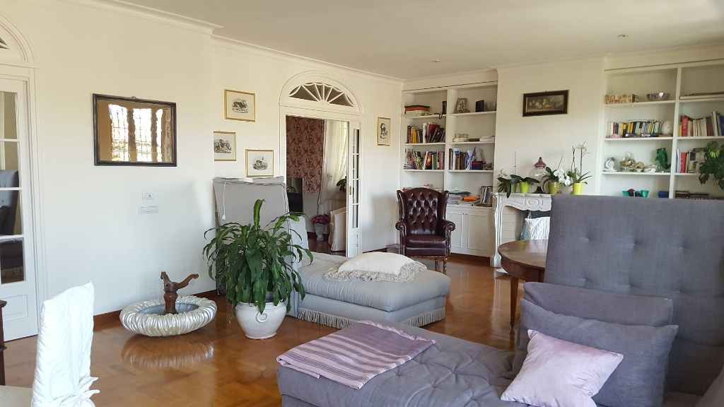 Villa in Via fonte baiano, Teramo, 14 locali, 8 bagni, con box, 600 m²