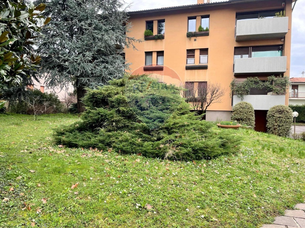 Quadrilocale in Via Roma, Lainate, 1 bagno, giardino in comune, 105 m²
