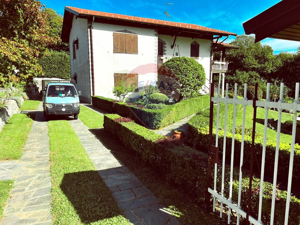 Casa indipendente in Via case sparse dorsale, Nebbiuno, 12 locali