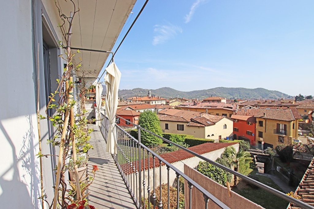 Appartamento ad Alzano Lombardo, 7 locali, 2 bagni, 220 m², 2° piano