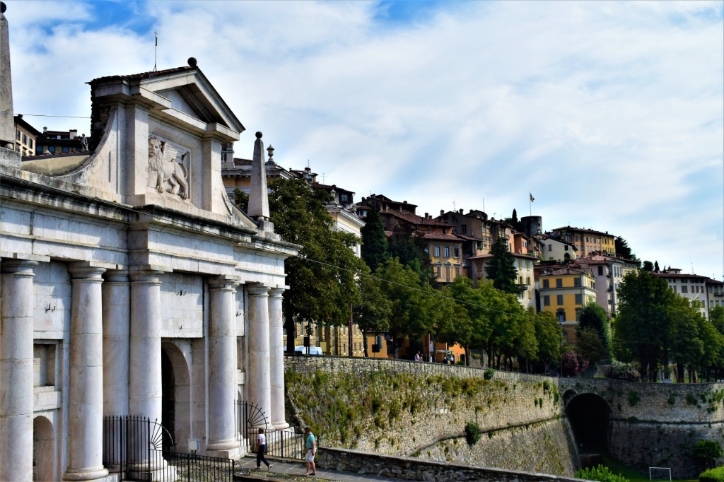 Palazzo a Bergamo, 15 locali, 3 bagni, giardino privato, 1000 m²