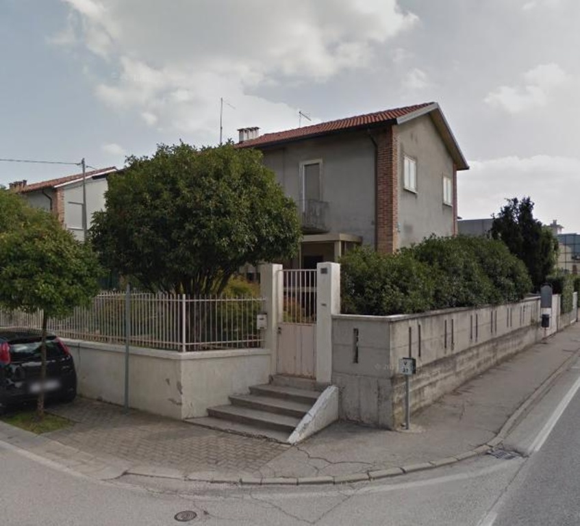 Casa indipendente in Via Alcide De Gasperi 2, Rosà, 7 locali, 1 bagno