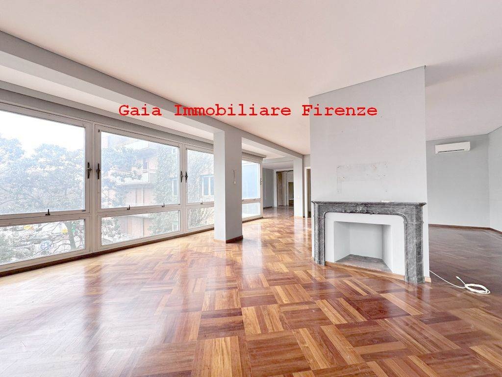 Quadrilocale a Firenze, 2 bagni, 90 m², 2° piano, ascensore in vendita