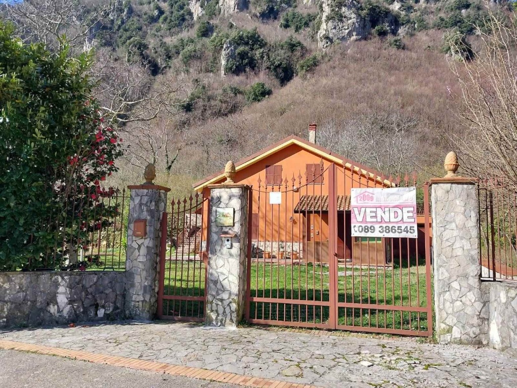Casa indipendente a Giffoni Valle Piana, 3 locali, 3 bagni, 150 m²