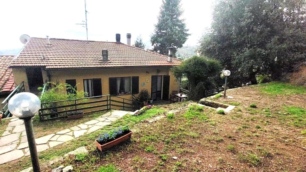 Casa semindipendente a Pistoia, 5 locali, 1 bagno, giardino privato