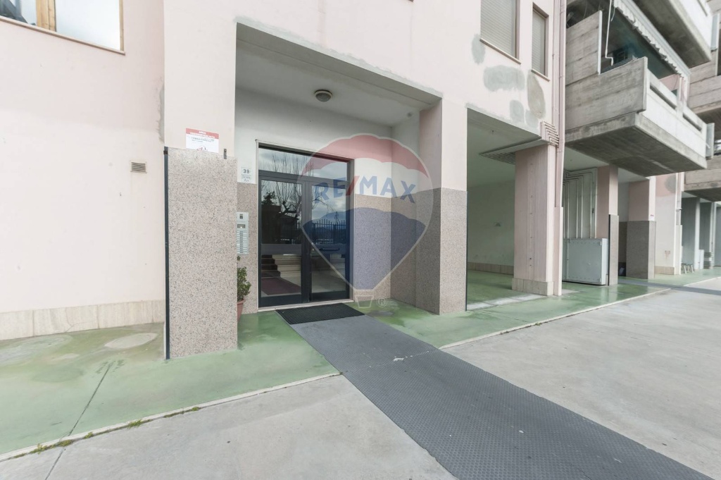 Quadrilocale in VIA ALDO MORO, Pescara, 2 bagni, con box, 117 m²