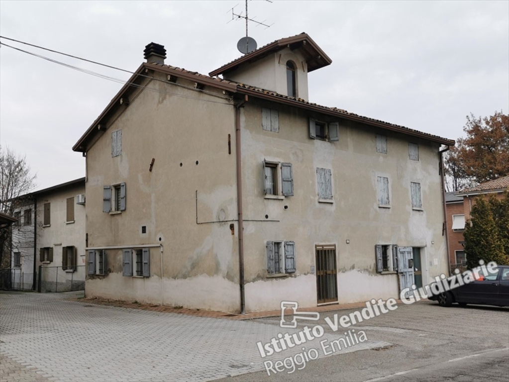 Casa indipendente in Via dante freddi 61, Reggio nell'Emilia, 9 locali