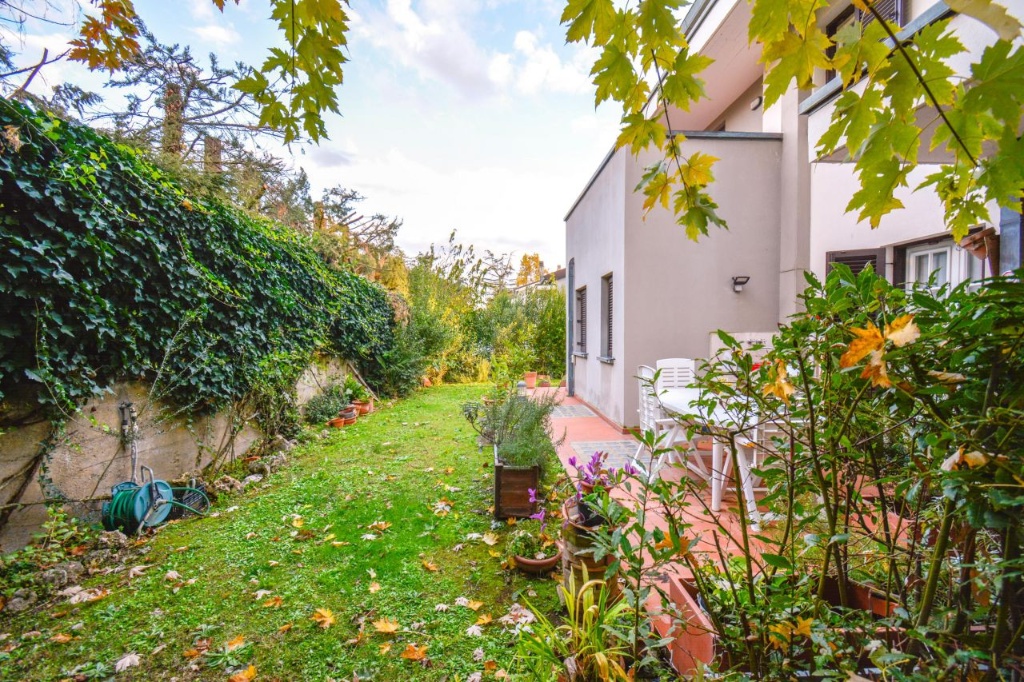 Appartamento in Località Ceciliano, Arezzo, 6 locali, 3 bagni, 180 m²