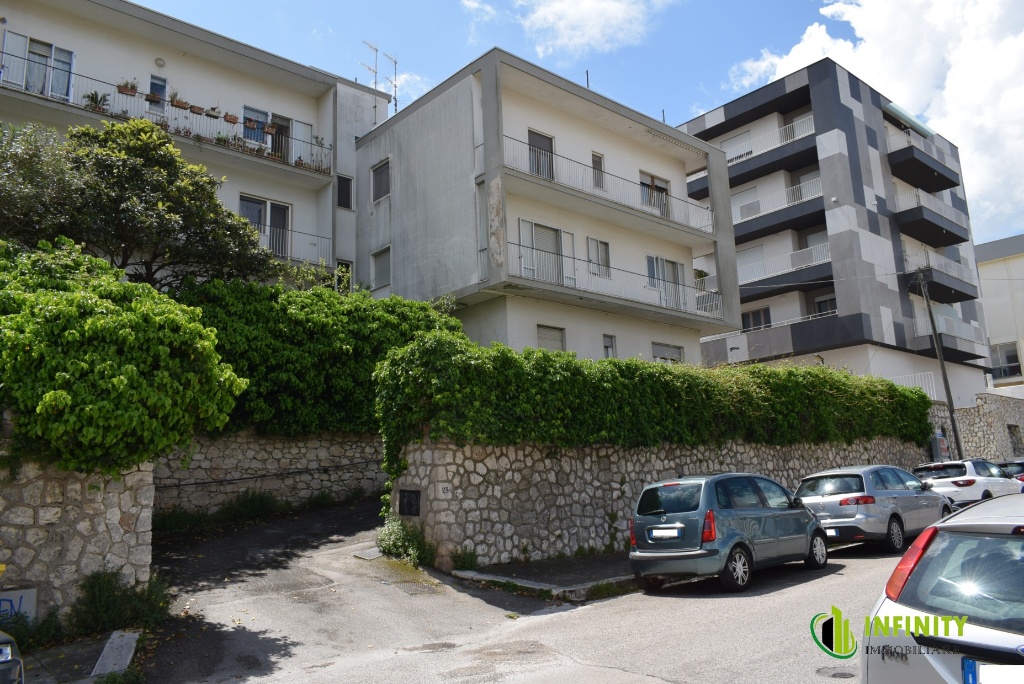 Appartamento in Via Gramsci, Matera, 7 locali, 2 bagni, posto auto