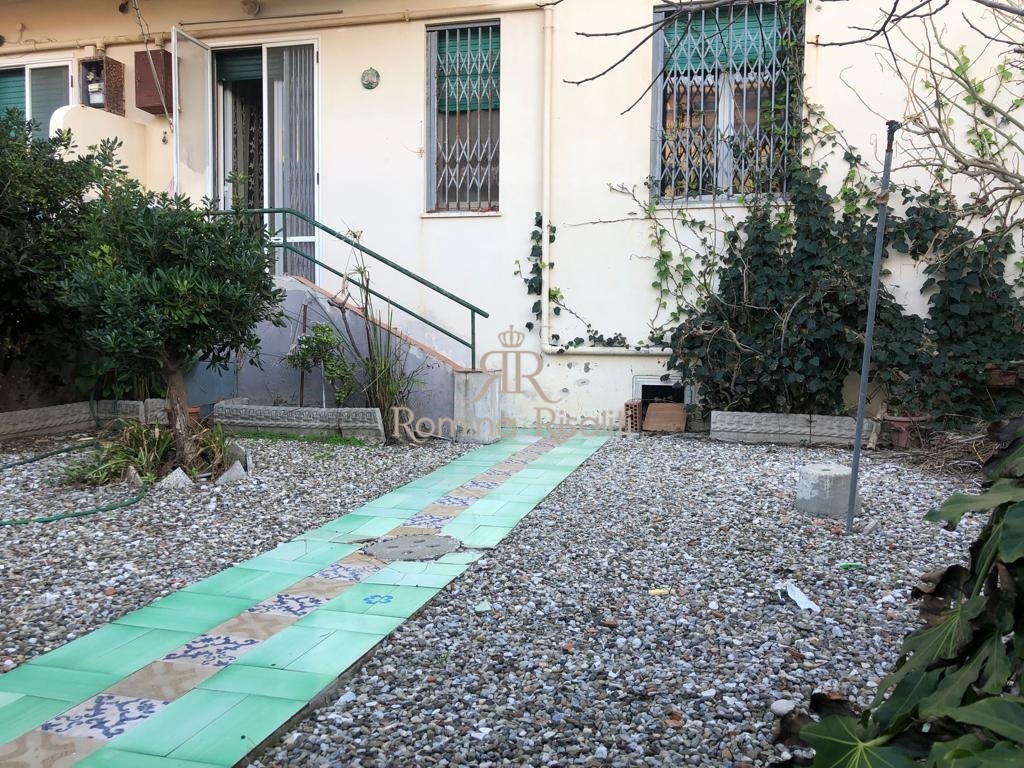 Trilocale a Livorno, 1 bagno, giardino privato, 80 m², piano rialzato