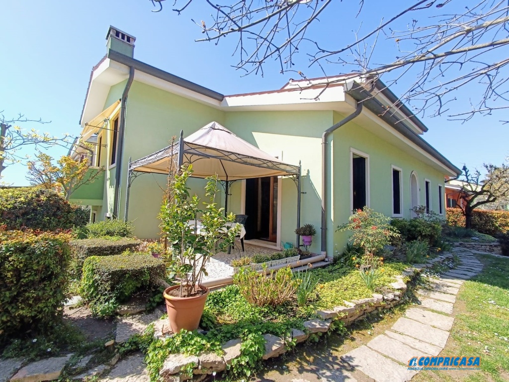 Casa semindipendente a Montagnana, 7 locali, 2 bagni, giardino privato