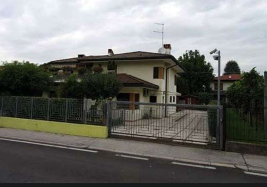 Porzione di casa in Via Veronese, Dolo, 8 locali, 218 m² in vendita