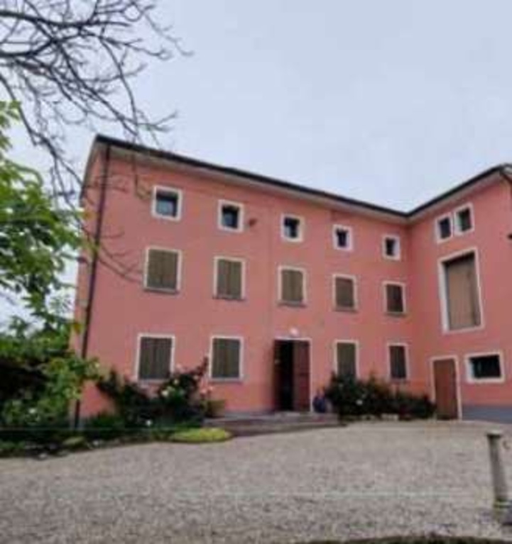 Casa indipendente in Via Santi Angeli, Giavera del Montello, 9 locali