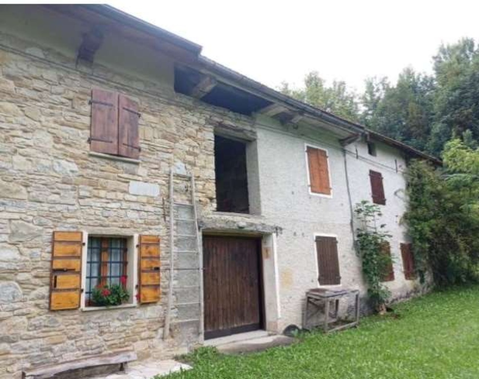 Palazzo in Via Carve Zelant (Località Ierte), Borgo Valbelluna, 102 m²