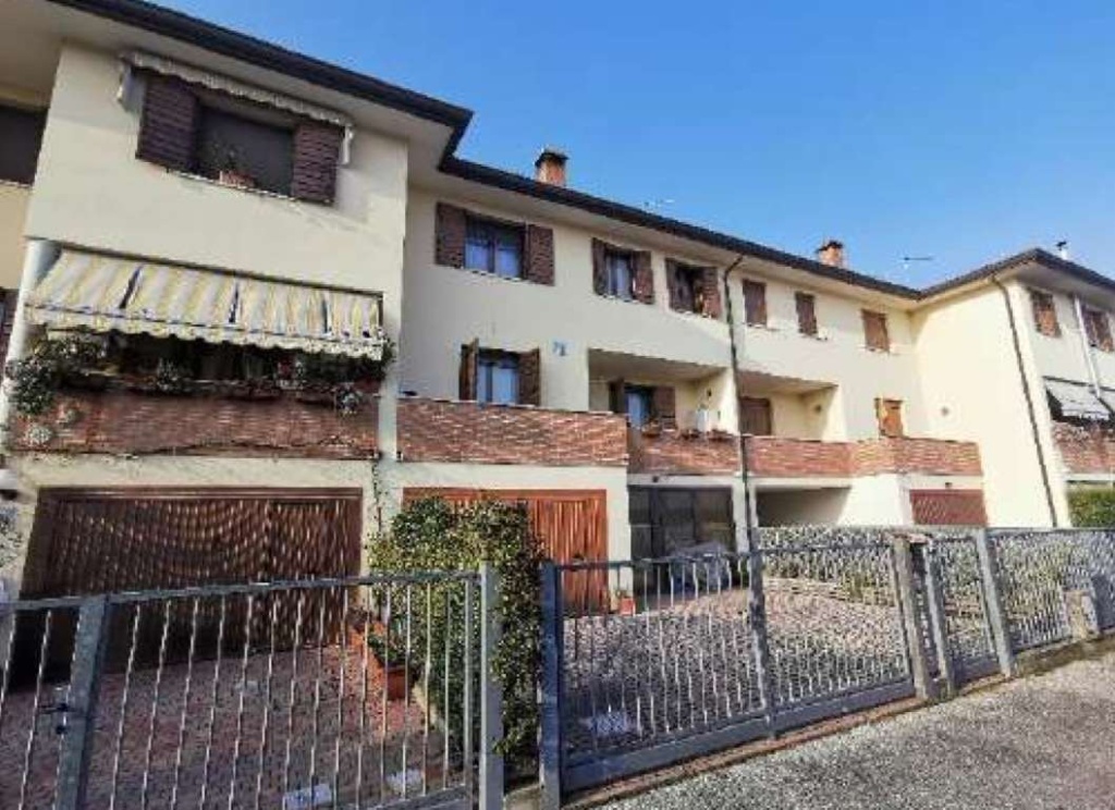 Appartamento in Via Capriccio, Stra, 6 locali, 2 bagni, garage, 105 m²