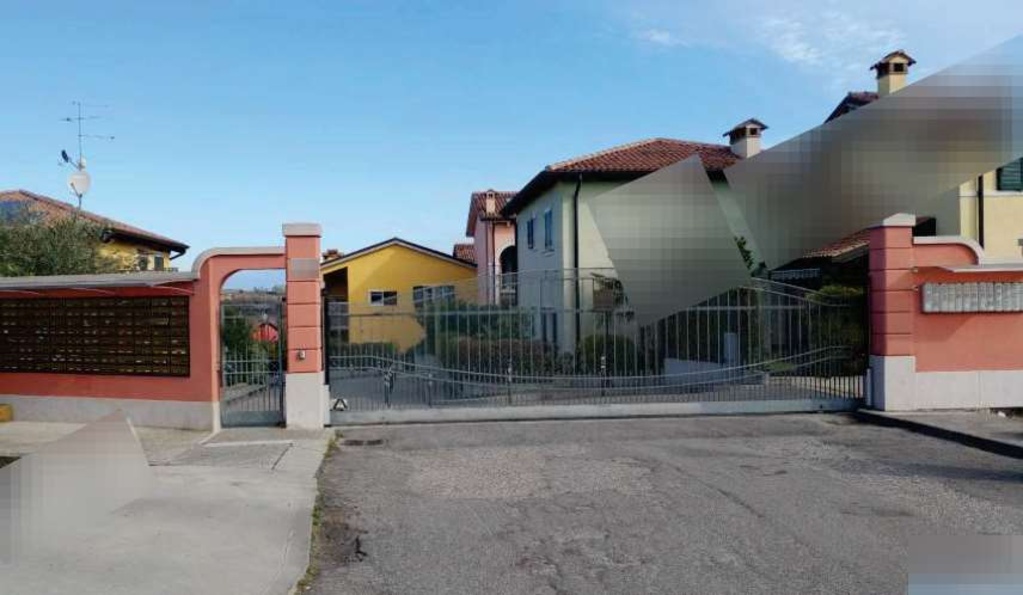 Trilocale in Via Benaco, Valeggio sul Mincio, 1 bagno, garage, 59 m²