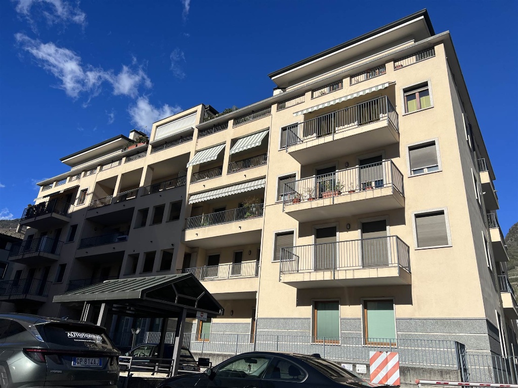 Appartamento in Via Stelvio, Sondrio, 5 locali, 1 bagno, 113 m²