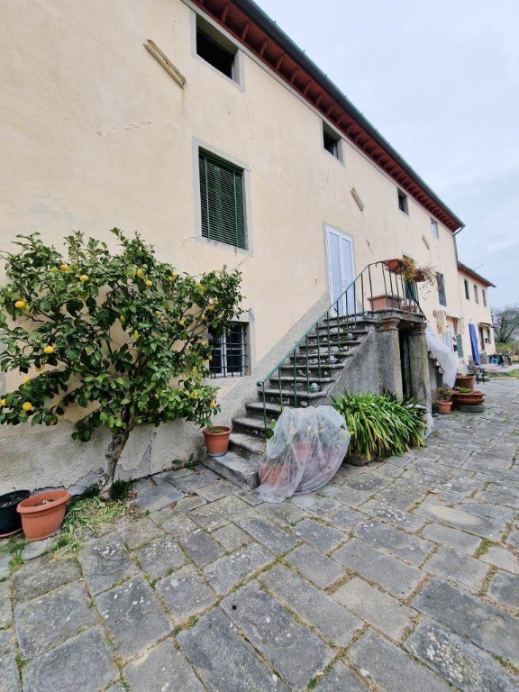 Casa colonica in Via Vecchia Pesciatina, Capannori, 18 locali, 5 bagni
