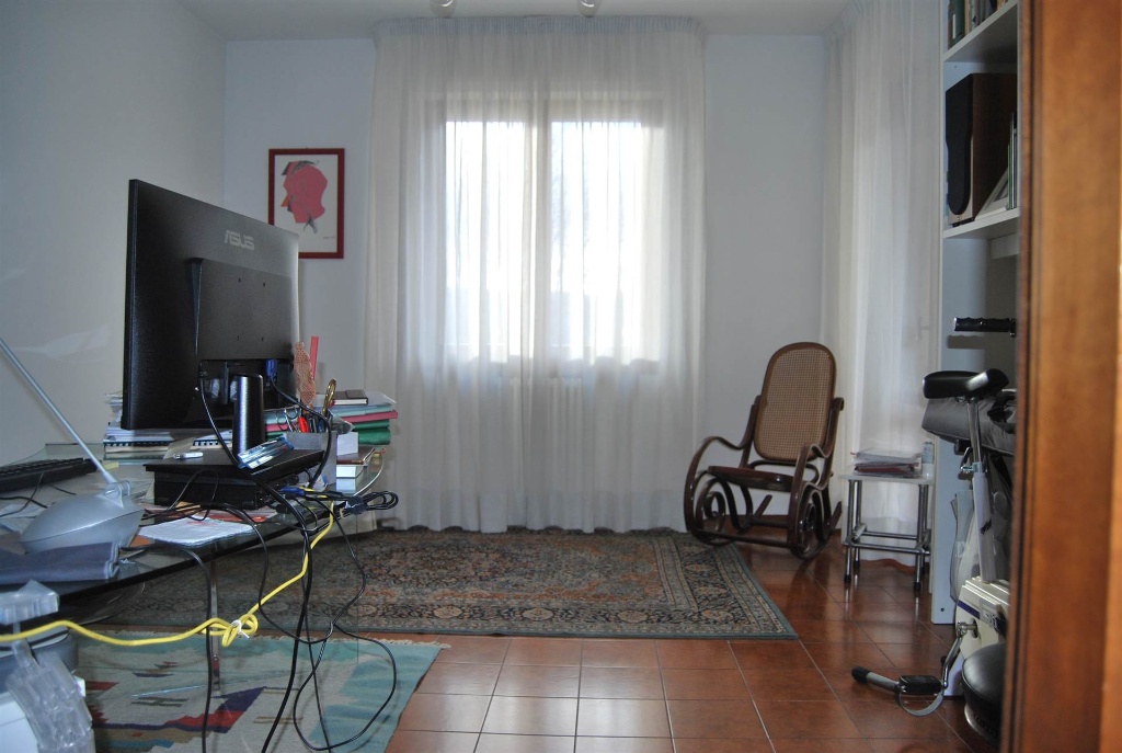 Appartamento a Pistoia, 5 locali, 1 bagno, 90 m², 1° piano, terrazzo