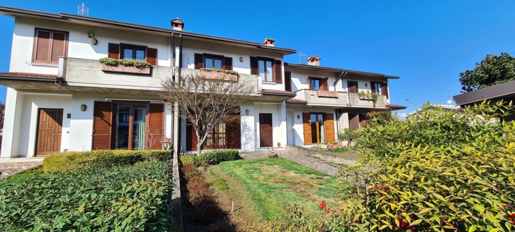 Villa a schiera in Via G. Rossini 16, San Zeno Naviglio, 4 locali