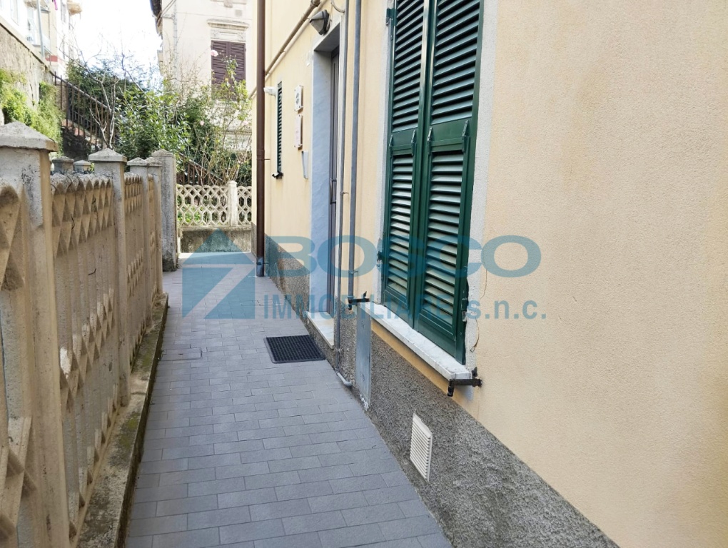 Trilocale a La Spezia, 1 bagno, giardino privato, 50 m² in vendita