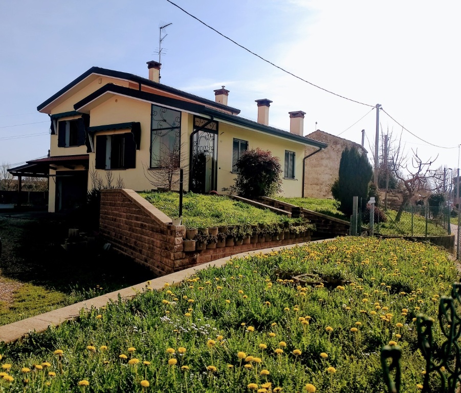Villa in Via Pisacane, Rovigo, 6 locali, 2 bagni, giardino privato