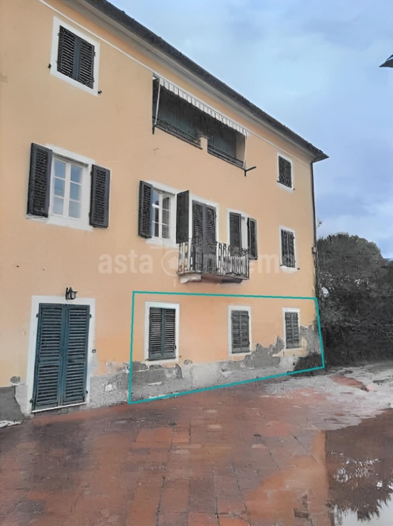 Appartamento a Capannori, 5 locali, 1 bagno, giardino privato, 137 m²