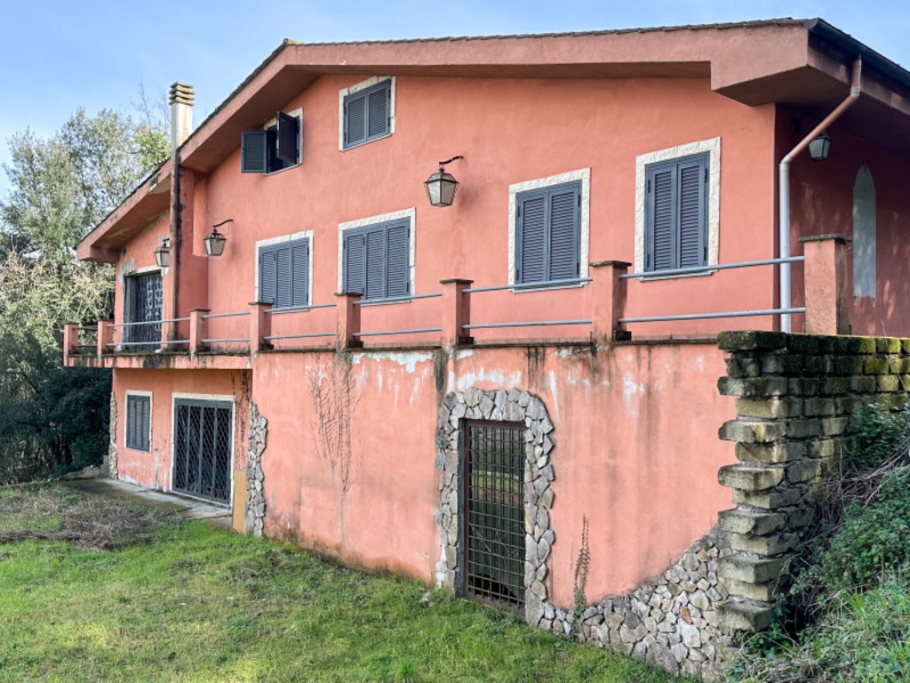 Villa in Via della Strada Vecchia, Riano, 2 bagni, giardino in comune