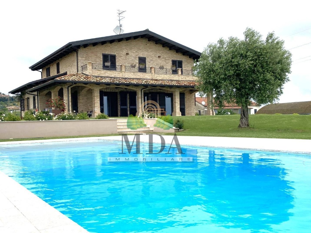 Villa singola in Via delle Fontanelle, Colonnella, 10 locali, 3 bagni